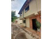 ALQUILO DUPLEX DE 3 DORMITORIOS EN CONDOMINIO - BARRIO MBURUCUYA COD C0401