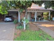 Vendo casa de calle a calle sobre la Avenida Aviadores del Chaco, casi Santísima Trinidad.
