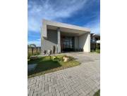 VENDO ELEGANTE CASA EN AQUATERRA - LUQUE