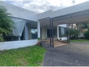 Alquiler de amplio salón en Laurelty Luque