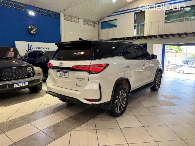 Toyota Fortuner 2023 — foto 3