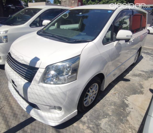 Autos - 🔆 TOYOTA NOAH 2008 /7 BLNACO FULL EQ. 3 HILERAS DE ASIENTOS INTERIOR NEGRO FULL EQ. SIN U