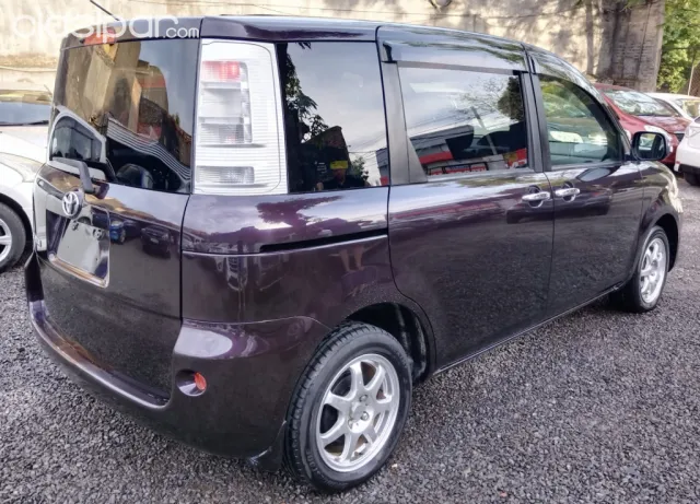 Toyota Sienta 2011 - foto 2