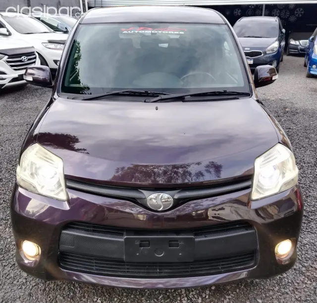 Toyota Sienta 2011 — foto 3