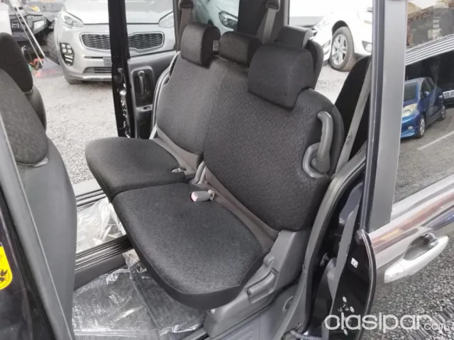 Toyota Sienta 2011 — foto 6