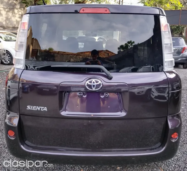 Toyota Sienta 2011 — foto 7