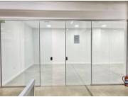 VENDO Local de 40m2 con depósito y cochera en Galería M4, Zona Mercado 4, B° Pettirossi