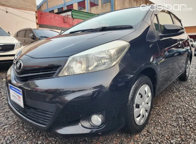 Toyota Vitz 2011 — foto 3