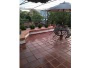 EN VENTA!! RESIDENCIA TOTALMENTE AMOBLADA Y EQUIPADA EN LOS LAURELES!! USD 300 MIL!