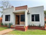 EN VENTA AMPLIA CASA DE TRES HABITACIONES EN ITAUGUA Ubicado en zona alta km 28