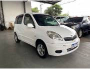 VENDO TOYOTA FUNCARGO AÑO 2004