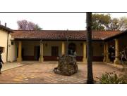 ALQUILO O VENDO AMPLIA CASA ZONA MCAL LOPEZ COD 3338