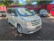 Toyota Noah Año 2007 Color Plata