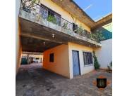 ¡CASA CON SALÓN COMERCIAL EN VENTA EN ÑEMBY! SOBRE ASFALTO