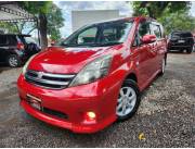 Toyota Isis Año 2010 Color Bordo