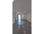 EN VENTA DUPLEX DE TRES DORMITORIOS ZONA LUQUE 1ER. BARRIO
