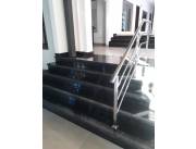 VENDO EN EL CENTRO AMPLIA CASONA REFACCIONADA A NUEVA EN LA ZONA DE PALMA Y MONTEVIDEO
