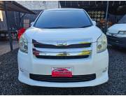 VENDO TOYOTA NEW NOAH PASAJERO AÑO 2007 MOTOR 2.0 NAFTERO AUTOMÁTICO RECIEN IMPORTADO
