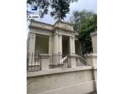 EN VENTA CASA DE ESTILO ITALIANIZANTE, PATRIMONIO NACIONAL sobre Mcal. López