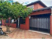 VENDO CASA DE 2 PISOS A SOLO 4 MINUTOS DEL SHOPPING DEL SOL