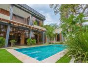 VENDO CASA EN SAN BERNARDINO A METROS DEL LAGO YPACARAI