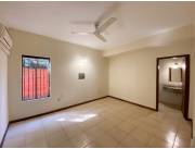 VENDO CASA SOBRE LAGUNA GRANDE. COD 5059