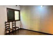 Vendo casa de 3 dormitorios en Barrio Los Laureles