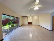 VENDO CASA SOBRE LAGUNA GRANDE COD 5059