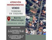 VENDO TERRENO EN ESQUINA con casa a demoler en el Barrio Mburucuya.