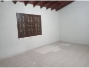 Vendo Casa de 2 dormitorios con terreno de 1000 m2 en Luque zona Club 3 de mayo