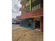 Alquilo Local Comercial con 6 oficinas sobre Avenida 5ta de Asuncion zona Club Cerro Porte