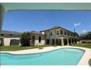 ALQUILO CASA PREMIUN C/PISCINA EN TERRENO DE 1.260 M2-CONDOMINIO VILLA MBURUCUYA-MBURUCUYA