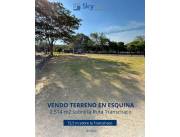 Terreno en esquina sobre la Ruta Transchaco