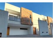 VENDO MODERNO DUPLEX EN LAMBARE