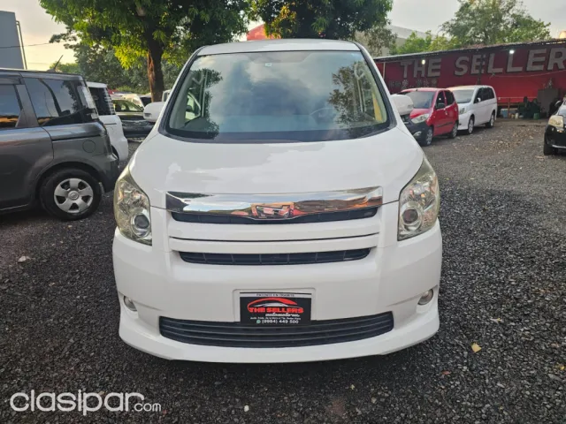 Toyota Noah 2007 - foto 2