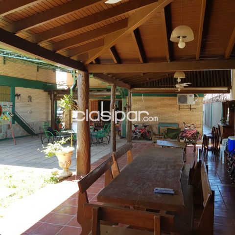 Casas - Vendo Imponente Residencia en Mariano Roque Alonso - barrio central 2