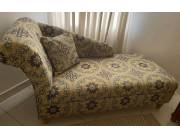 Sofa tipo diván tapizado en tela - Remato por viaje!