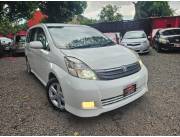 Toyota Isis Año 2005 Color Blanco Perla