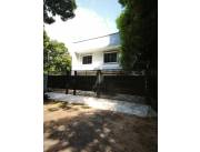 EN ALQUILER CASA EN LUQUE BARRIO CERRADO ZONA AEROPUERTO ID 34502