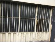 Alquilo salón comercial bien ubicado sobre Ana Díaz y Peru