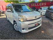 Toyota New Voxy Año 2010 Color Plateado