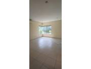 ALQUILO AMPLIA CASA EN CARMELITA ( P/ EMPRESA O VIVIENDA) COD 5353