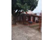 FDO DE LA MORA - ZONA NORTE - SOBRE CAMPOVIA - AMPLIA CASA FAMILIAR