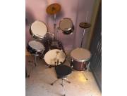 VENDO HERMOSA BATERIA INFANTIL