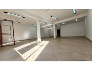 SALON COMERCIAL EN LUQUE