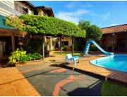 Casa con Piscina en Luque - Primer Barrio