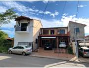 En VENTA CASA en Lambaré, Barrio Apua. 4 dormitorios (3 en suite). Baño Social. (ID1862)