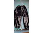 Vendo pantalón negro impermeable UNISEX
