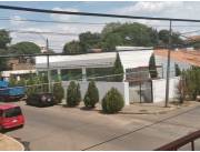 VENDO LOCAL COMERCIAL CON SHOWROOM EN ESQUINA