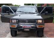 VENDO TOYOTA HILUX AÑO 93 MOTOR 3L MEC 4X4 AIRE FULL LLANTAS DEPORTIVAS UNICO DUEÑO!!!
